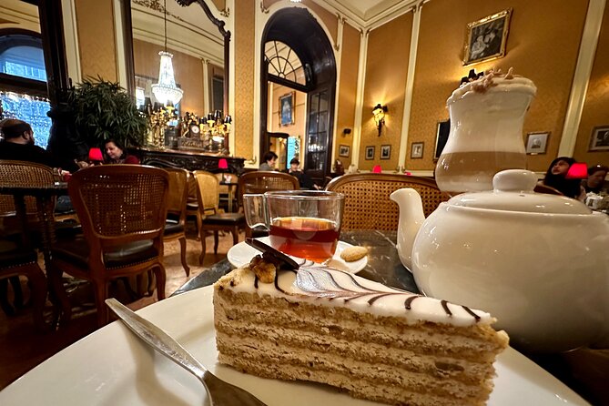 Guilty pleasures - A Budapest Dessert & Coffee House Tour - Chimney cake and tart demonstrations, including the newspaper-through-dough trick