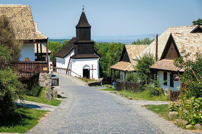 HOLLÓKŐ UNESCO World Heritage site + Eger Castle Private guided tour - Eger Castle: the 1552 defense story, with real views