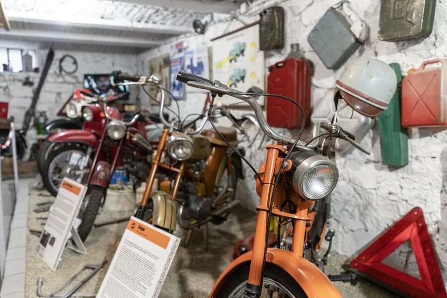 Hungary: Szentendre Retro Design Center Entry Ticket - Arrival and the hippie welcome that sets the tone