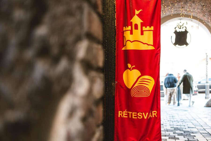 Iconic Budapest tour with Classic Russian Jeep and G-Wagon - Liberty Bridge and the Gellert Baths photo stop that anchors the route