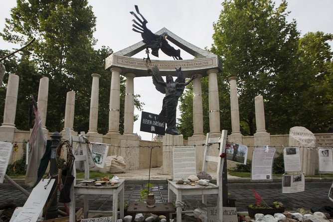 Jewish Heritage / Full tour - Stop 2: Shoes on the Danube Bank, a Memorial That Hits Fast and Lasts