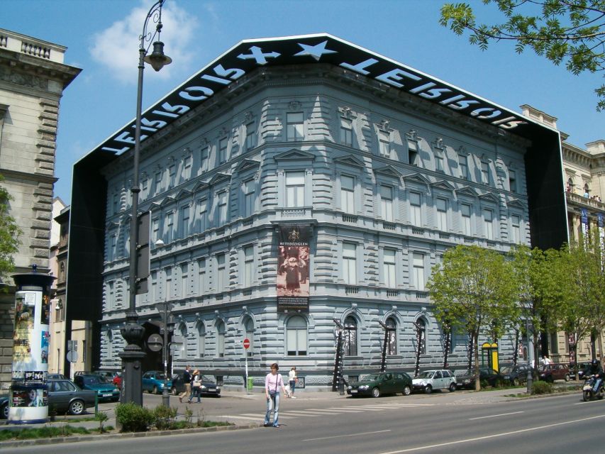 Life Under Communism with House of Terror or Statue Park - The 3-hour flow: presentation first, then a guided look at what remains