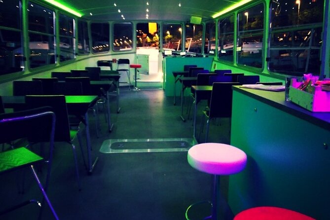 One hour Hen or Stag private party boat Budapest with unlimited beer and wine - Who this private party boat is best for