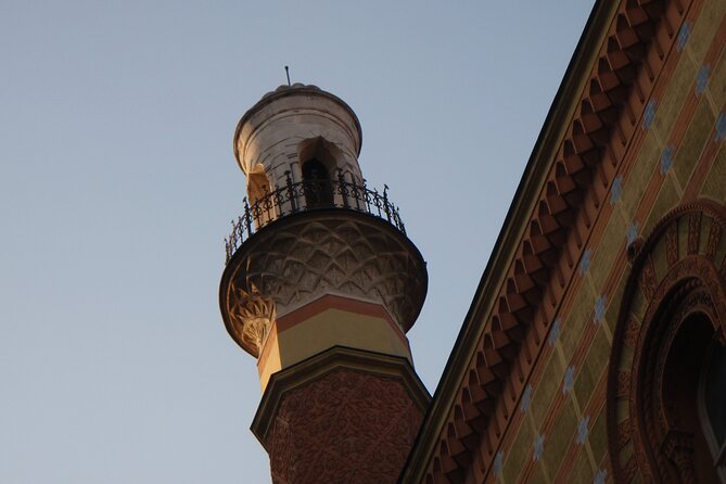 Past and Present of Budapest Jewish District Tour - Finish in Szimpla Kert: murals, pop-up culture, and a good meetup spot