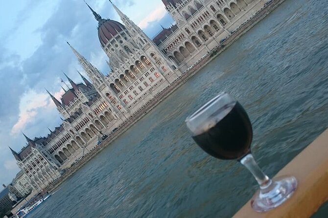 PRIVATE (7 hours) Budapest and Szentendre city tour with lunch and winetasting - Chain Bridge Views and St. Stephen’s Basilica Indoor Time