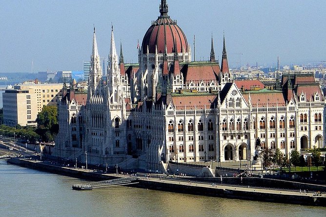 Private Budapest City Tour by Car - Heroes’ Square, Gellért Hill, and Vajdahunyad Castle Photo Time
