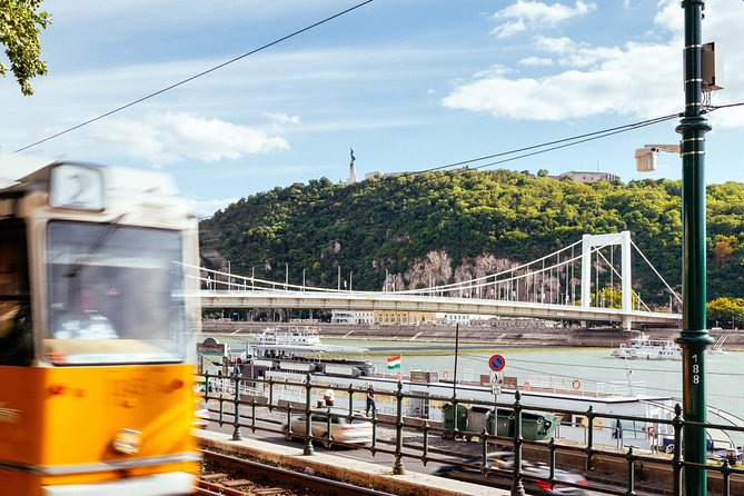 Private City Kickstart Tour: Budapest - The private format: how a local guide makes the tour feel tailored