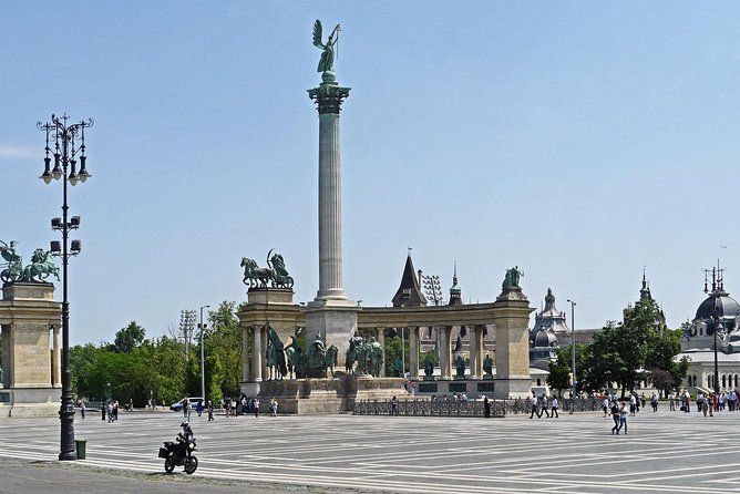 Private Downtown Pest Walking Tour - Stop 5: The Ronald Reagan Statue, Hungary’s Connection to the Iron Curtain