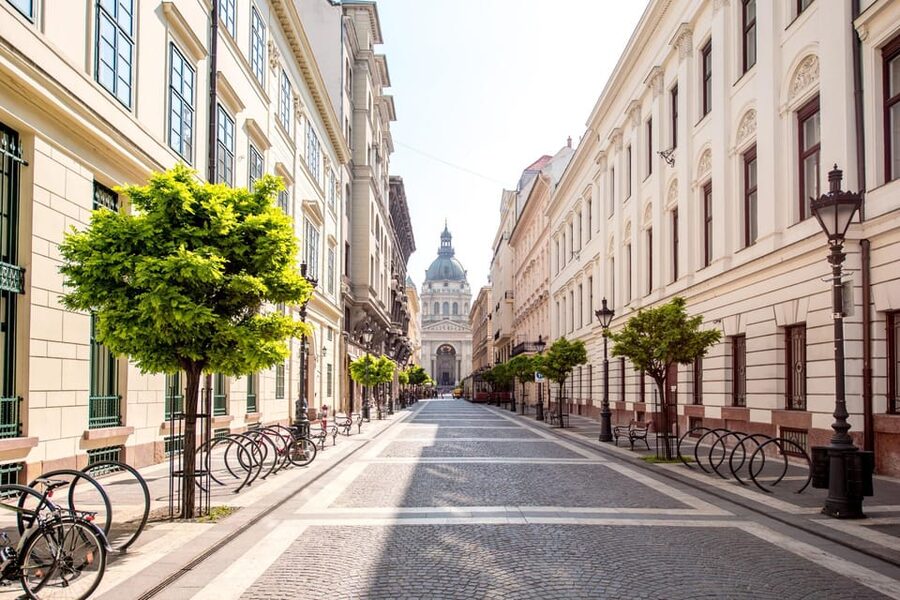 Skip-the-line St. Stephen's Basilica Guided Tour - The crypt and the Holy Right: your moment, your pace, your questions