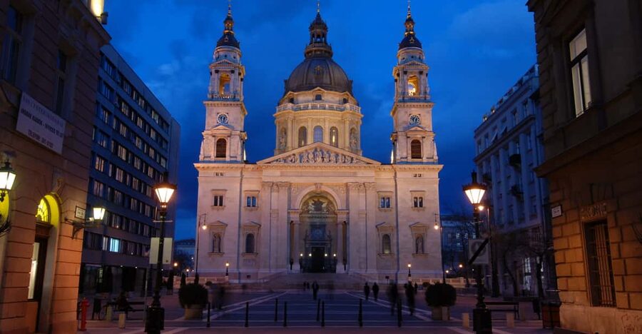 St. Stephen's Basilica: VIP Concert & After Hours Dome Visit - First Stop: St. Stephen’s Basilica, Then Straight Into the Closed-Quiet Mode