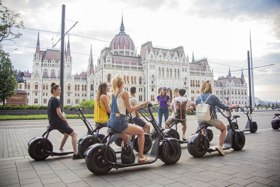 Top sights of Pest downtown on e-scooters incl. Parliament - Meeting at E-Magine Rides near Deák Ferenc tér