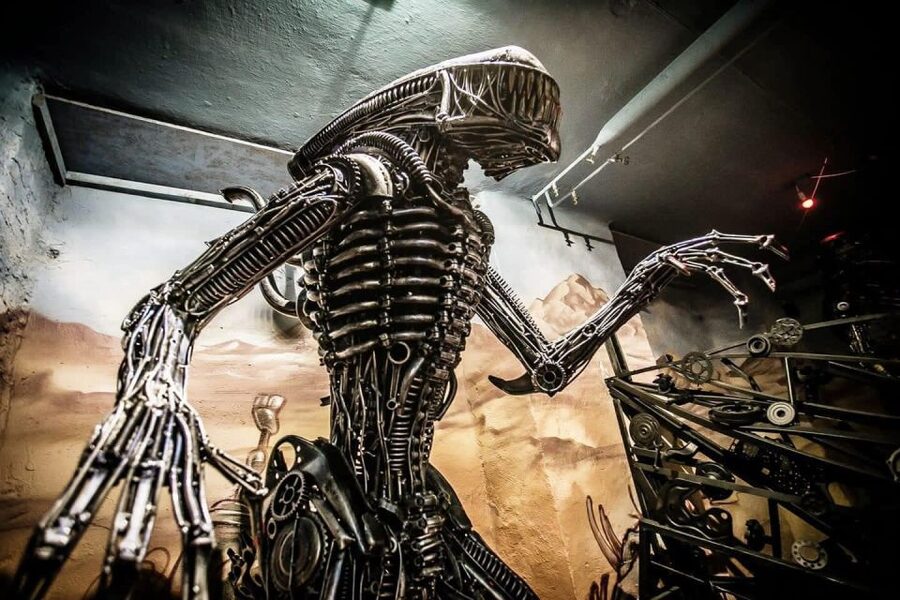 Trash Art Museum: Hungary's First Scrap Metal Exhibition - Photo and selfie culture, and why it works here