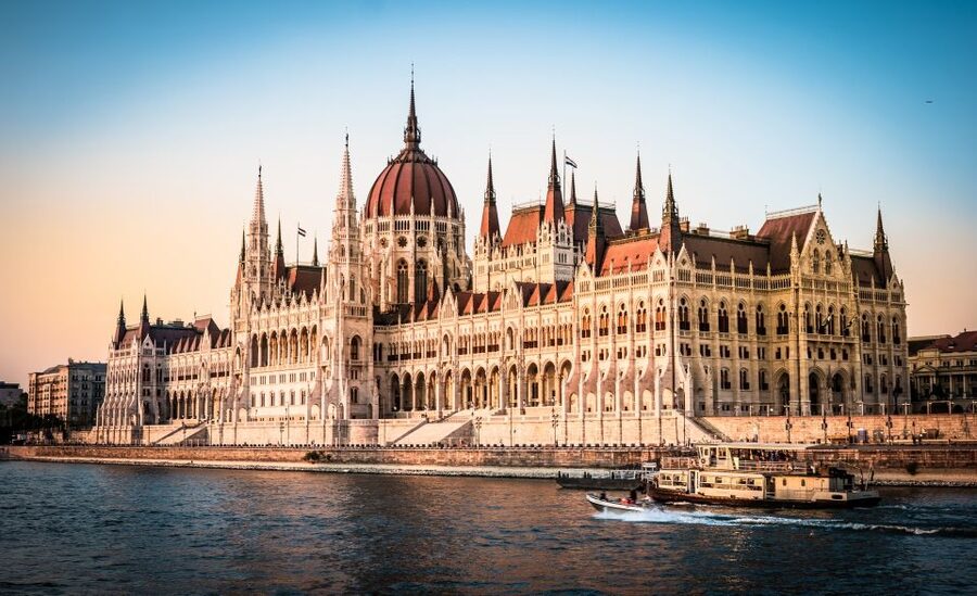 Vienna: Budapest Day Trip - First Photo Stops: Vajdahunyad Castle, Opera House, and Parliament