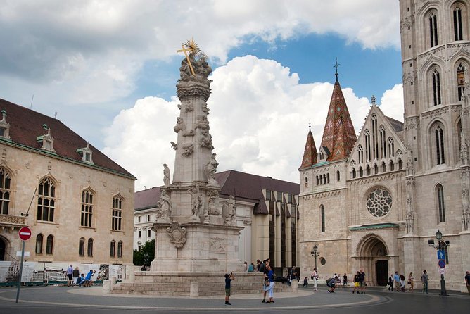 Walk in Buda with Hospital in the Rock Underground Cave Visit - Sandor Palace: the president’s palace and uniformed guard moments