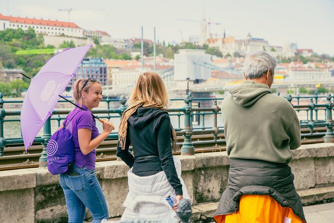 Walking Tour Budapest incl. the Shoes on the Danube Bank - Vorosmarty Square and Váci Street: Classic Central Pest in Short Stops