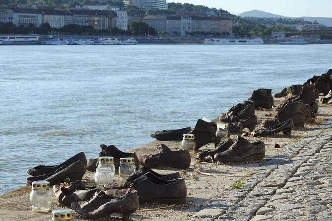 Walking Tour Budapest incl. the Shoes on the Danube Bank - Széchenyi Lanchid and Erzsebet ter: Finishing at the Danube and Andrássy Avenue Start