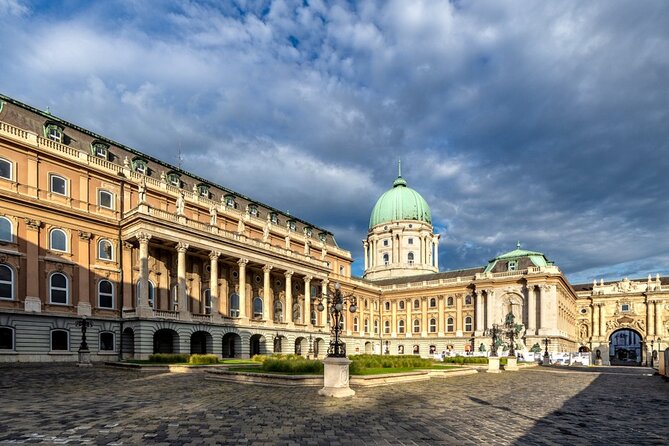 Walking tour in the Buda Castle incl. Fisherman's Bastion - Ruszwurm stop: a quick taste of old coffee house culture